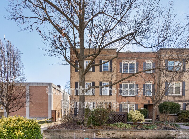 Primary Photo - 1119 G St SE
