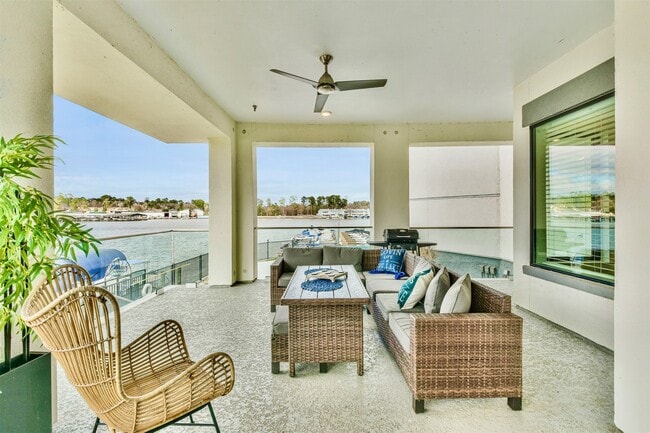 Building Photo - 15260 TX-105