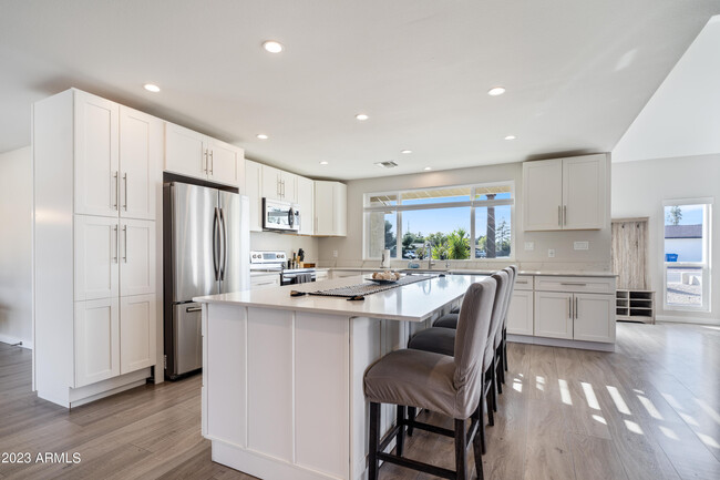 Foto del edificio - 4910 E Charter Oak Rd