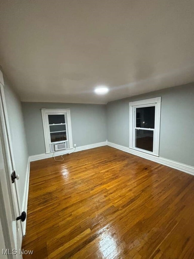 Building Photo - 371 N Mulberry St