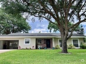 Building Photo - 143 S Lakewood Cir