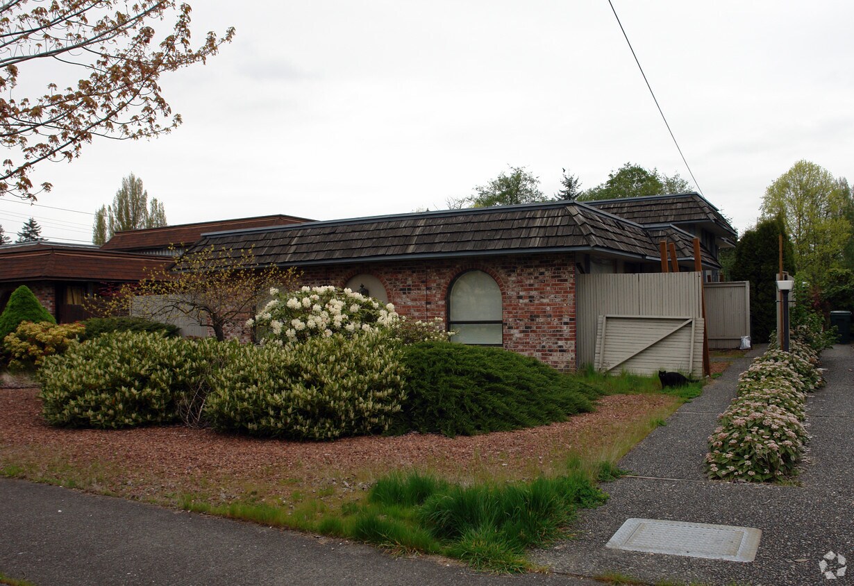 Primary Photo - 9546 Interlake Ave
