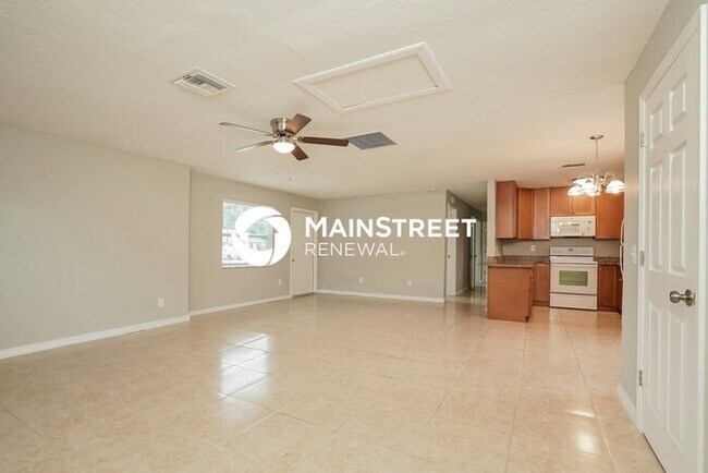Building Photo - 3 Bedroom Pet-Friendly Home in Fort Myers, FL with Main Street Renewal
