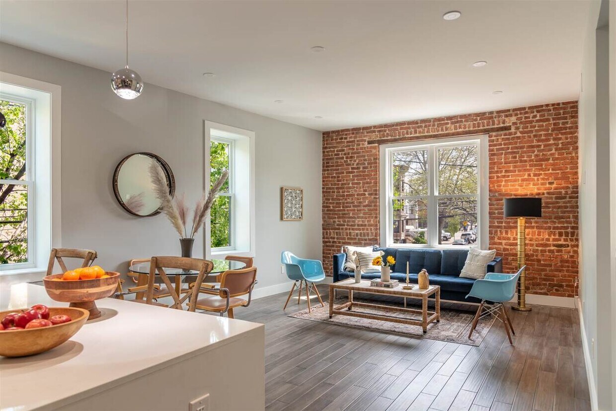 Foto principal - 100 Oak St