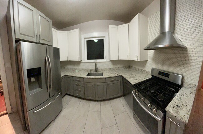 Building Photo - 5251 W Cullom Ave