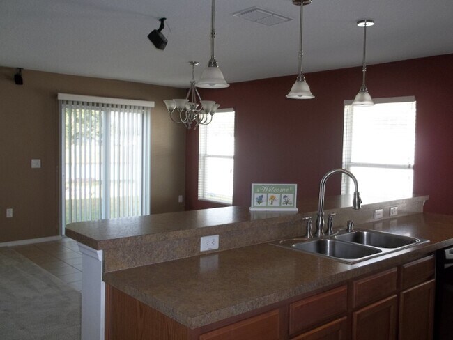 Building Photo - 1745 Strathmore Cir
