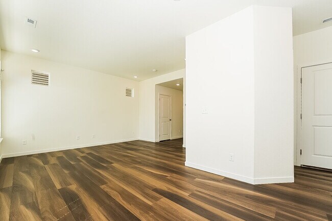 Foto del edificio - 4750 N Tower Dr