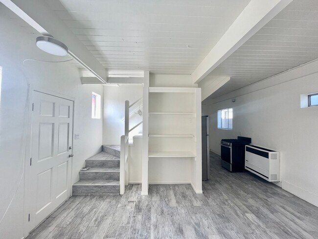 Foto del edificio - 2-Bedroom/1 Bathroom - Isla Vista