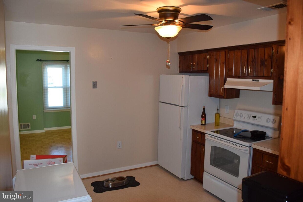 33 Park Pl, Lovettsville, VA 20180 Townhouse for Rent in Lovettsville