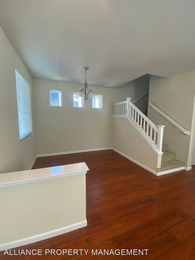 Building Photo - 3 br, 2.5 bath House - 3912 Deuce Dr.