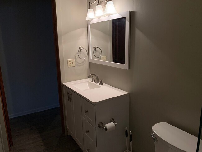 Foto del edificio - *Available June! * Beautiful 3 bedroom, 1 ...