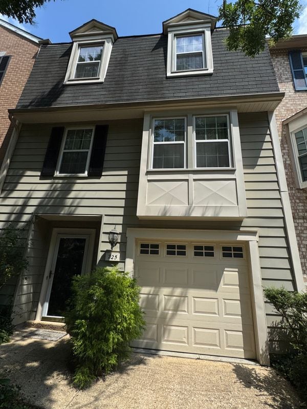 Foto del edificio - 725 Twin Holly Ln