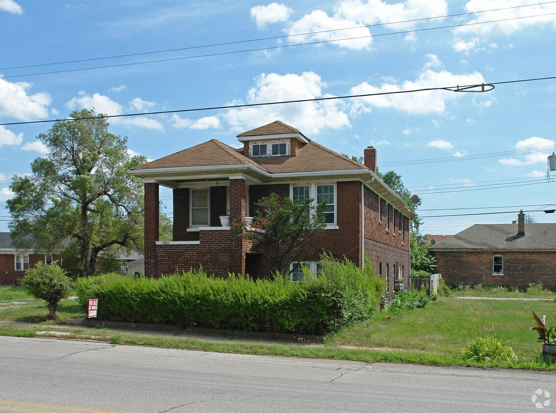 1021 W 11th Ave, Gary, IN 46402 Apartments in Gary, IN