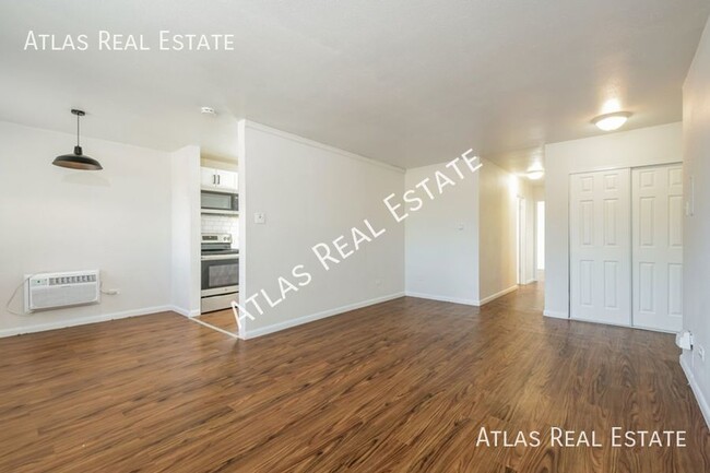 Foto del edificio - 4991 Lowell Blvd