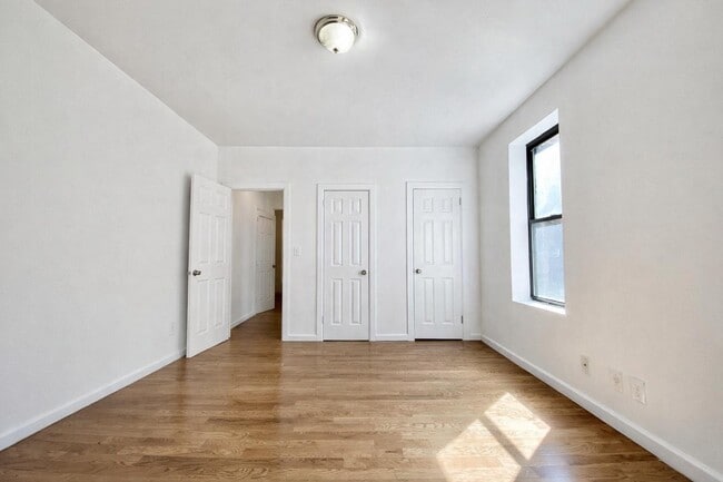 Foto del edificio - 44 Bennett Ave