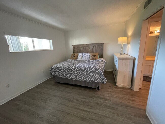Building Photo - 112 Fairway Blvd. #105