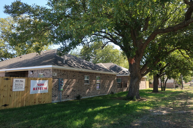 Building Photo - 108 W Avenue F