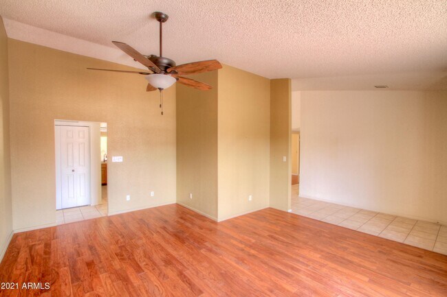 Foto del edificio - 6816 E Phelps Rd