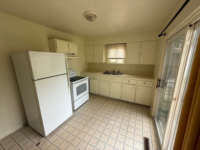 Foto del edificio - 2169 Williamson Ave
