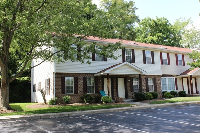Building Photo - 800 Patrick Henry Dr