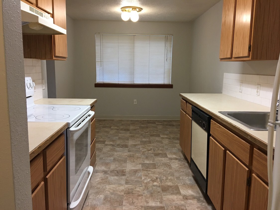 5588 River Rd N Unit 214, Keizer, OR 97303 Apartments in Keizer, OR