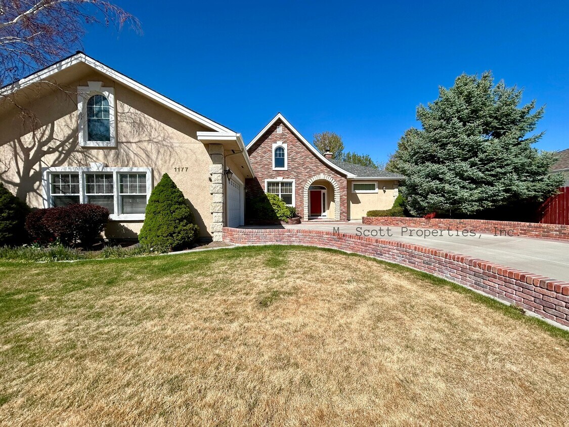 Primary Photo - 1177 Woodfords Ln