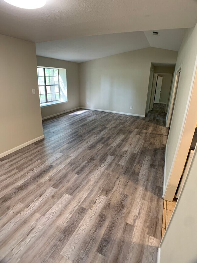 Building Photo - NRP - Pittsburg 3b 2bth $1,300/mo.