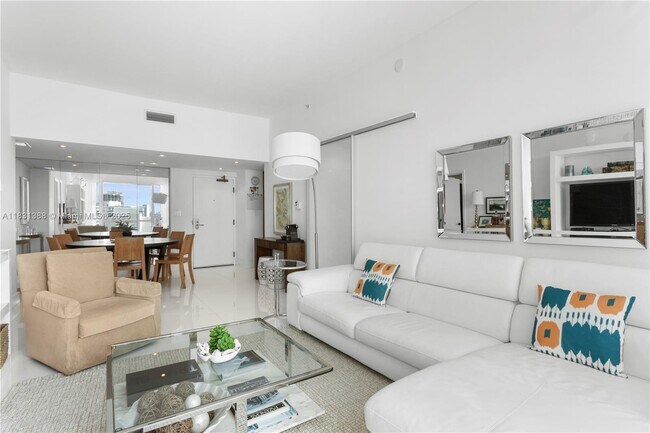 Foto del edificio - 6801 Collins Ave