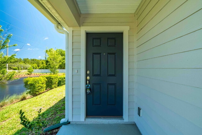 Building Photo - "Charming 4-Bedroom Retreat in Saint Johns...