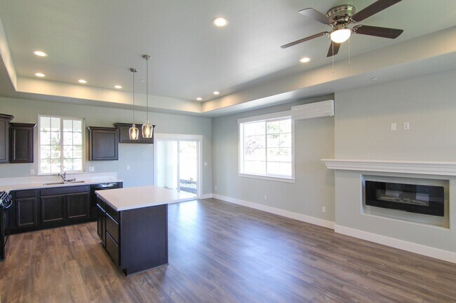 Foto del edificio - Recently Constructed Redding Home!