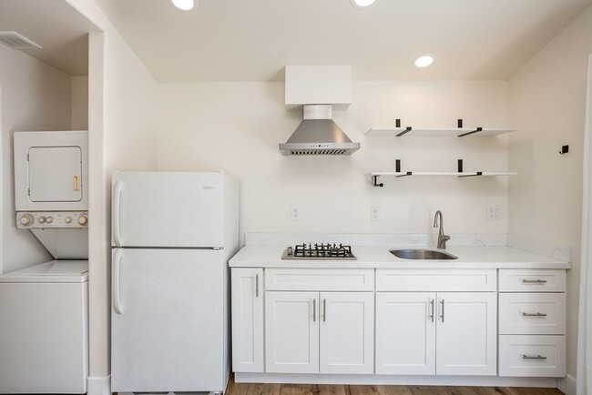 Building Photo - 1 Bedroom in Oceanside!