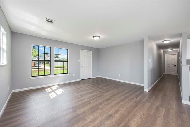 Building Photo - 711 Rosen Ave