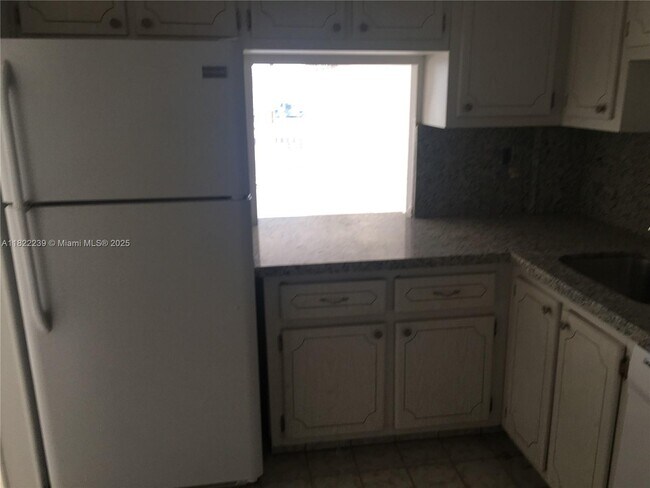Foto del edificio - 2200 E Hallandale Beach Blvd