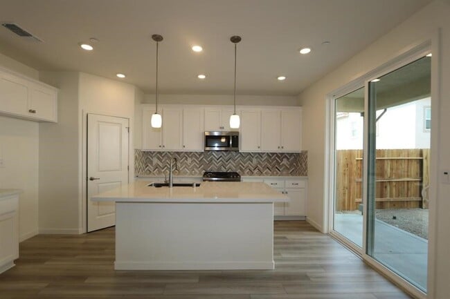 Building Photo - 3433 Cantor Dr