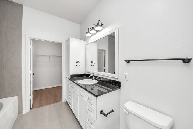 Foto del edificio - 6363 San Felipe St