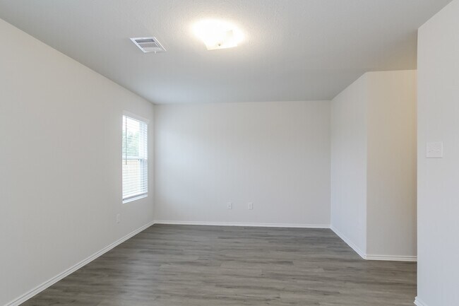 Foto del edificio - 325 Shelby Meadow Dr