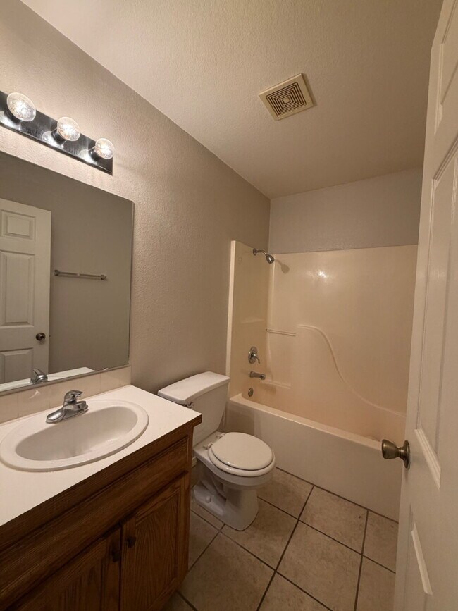 Foto del edificio - Last 2BR / 2BA unit - Community swimming pool