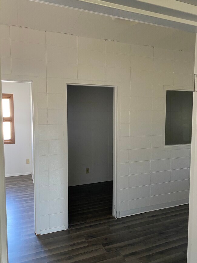 Unit 1 Hallway - 204 W 2nd St