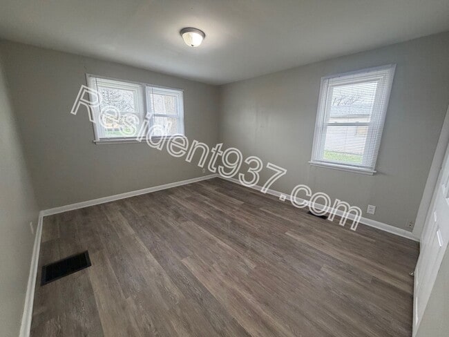 Building Photo - 2 Bedroom 1 Bath home with fenced in backyard