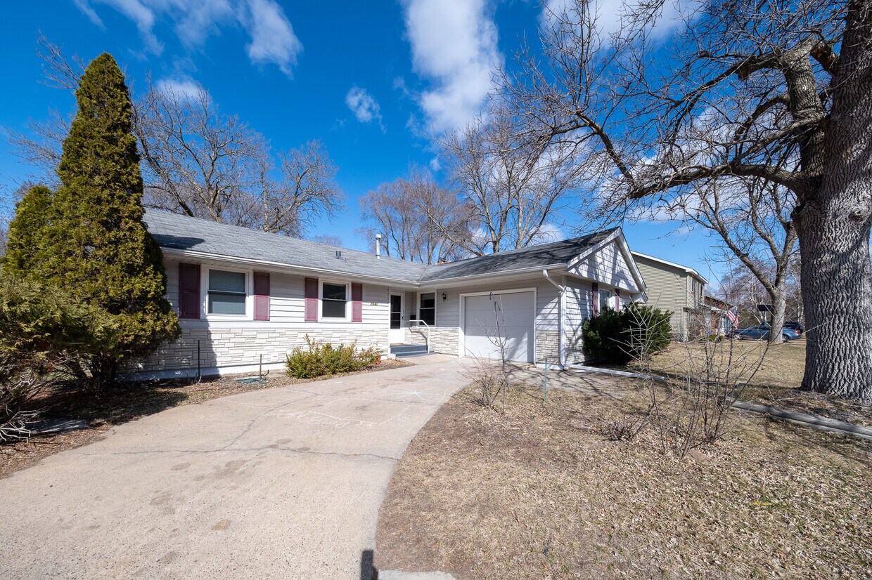2631 118th Ave NW, Coon Rapids, MN 55433 House Rental in Coon Rapids