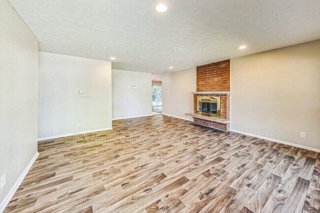 Foto del edificio - 3541 N Wittfield St