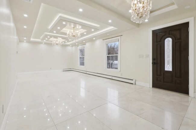 Building Photo - 822 Pompton Ave