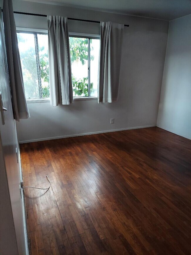 Living Room - 628 Grant St
