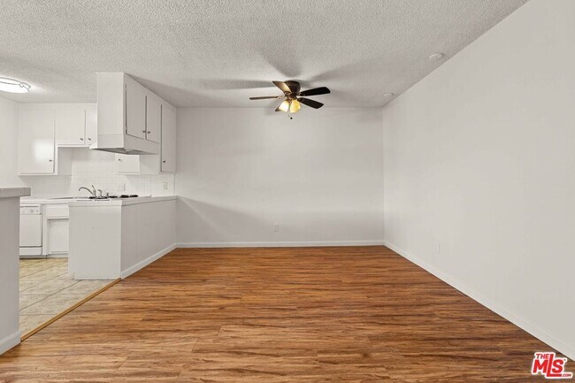 Foto del edificio - 15540 Moorpark St