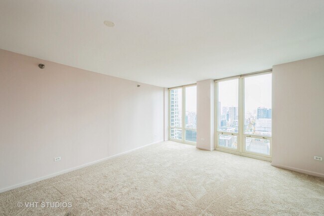 Building Photo - 345 N La Salle Dr