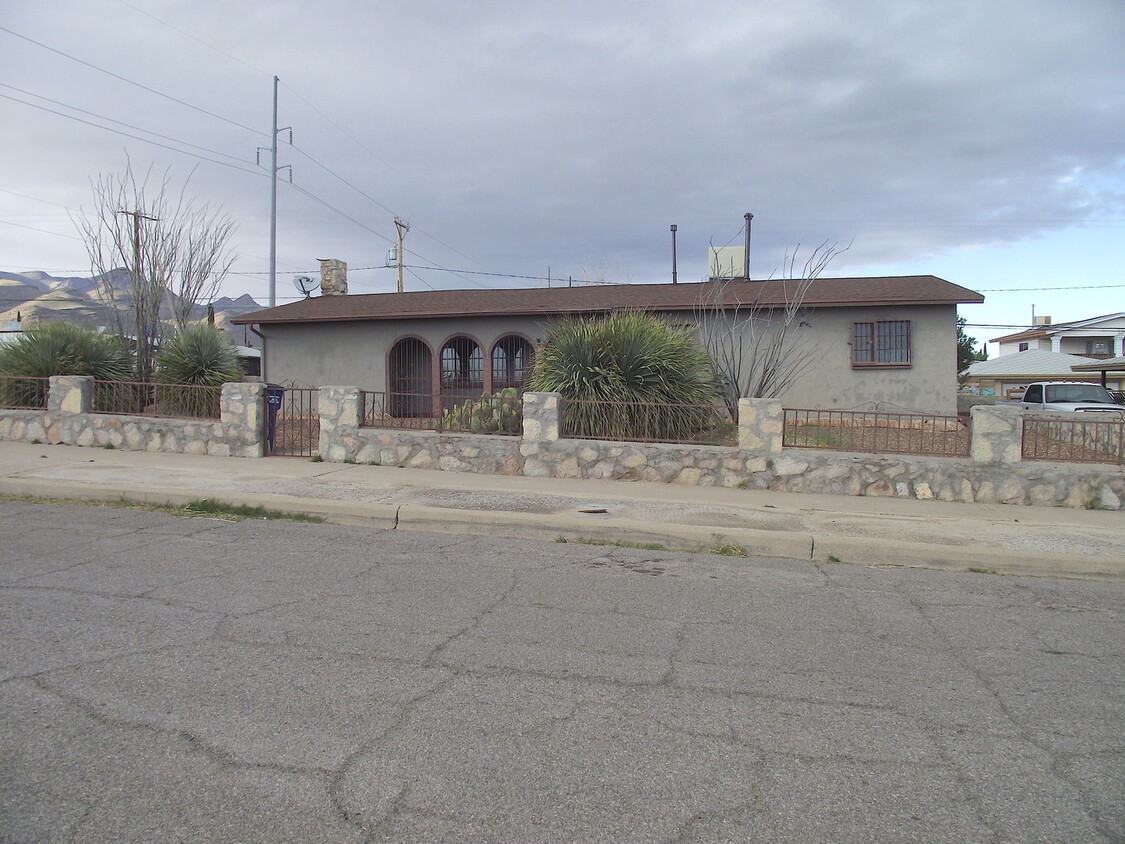 Primary Photo - Northeast El Paso 3 Bed Refrig A/C