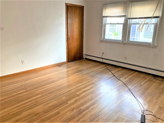 Building Photo - 26 Gardena St