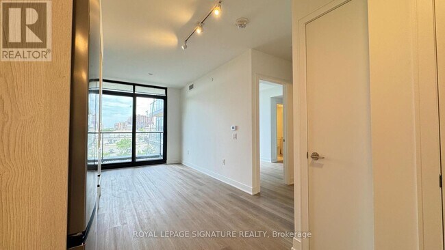 Photo du bâtiment - 86 Dundas St E