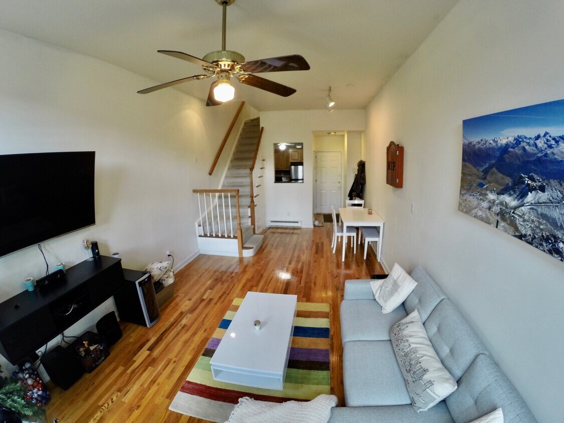 Primary Photo - 222 Monroe St