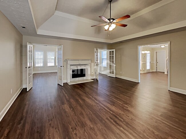 Building Photo - 230 Creekside Circle